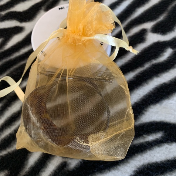 Cuff bracelet with earrings - Picture 4 of 4